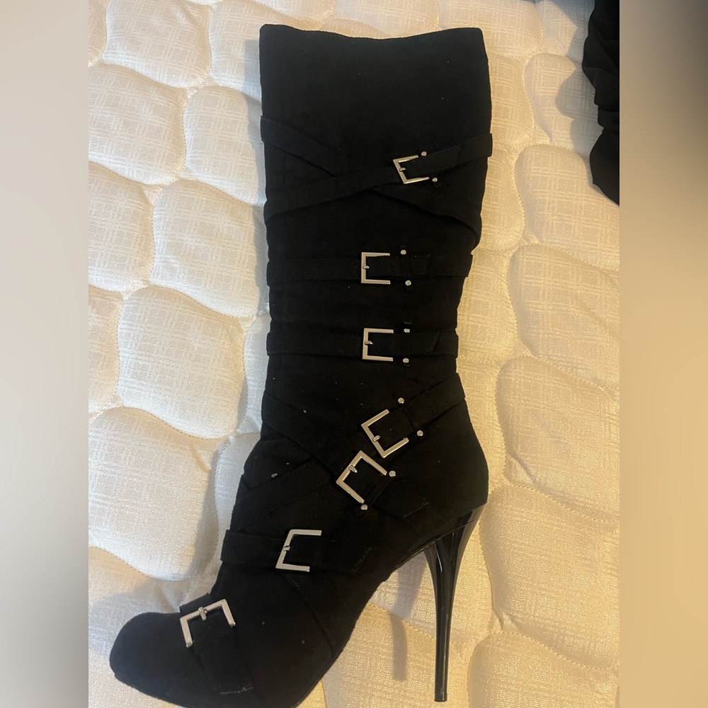 Beautiful sexy pre loved boots